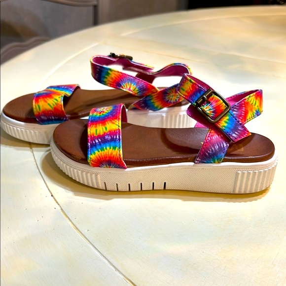 Colorful Tie-Dye Platform Sandals by Mia  Kids 12 - Picture 1 of 3